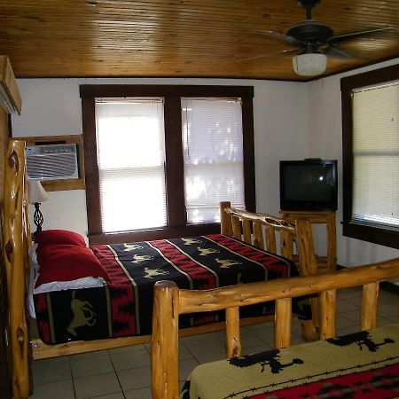 River Front Motel Бандера Экстерьер фото